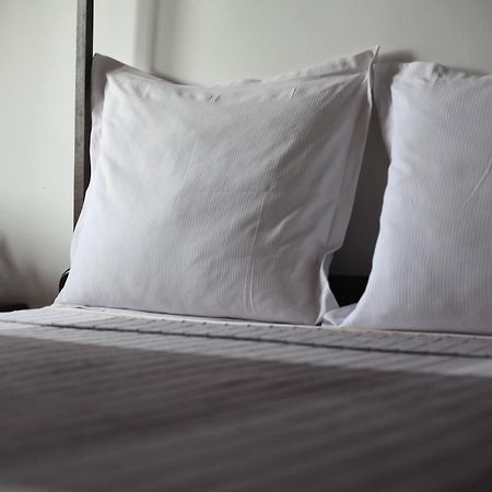Hotel Jardin De La Paix Морони Экстерьер фото