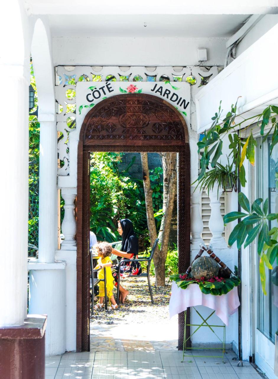Hotel Jardin De La Paix Морони Экстерьер фото